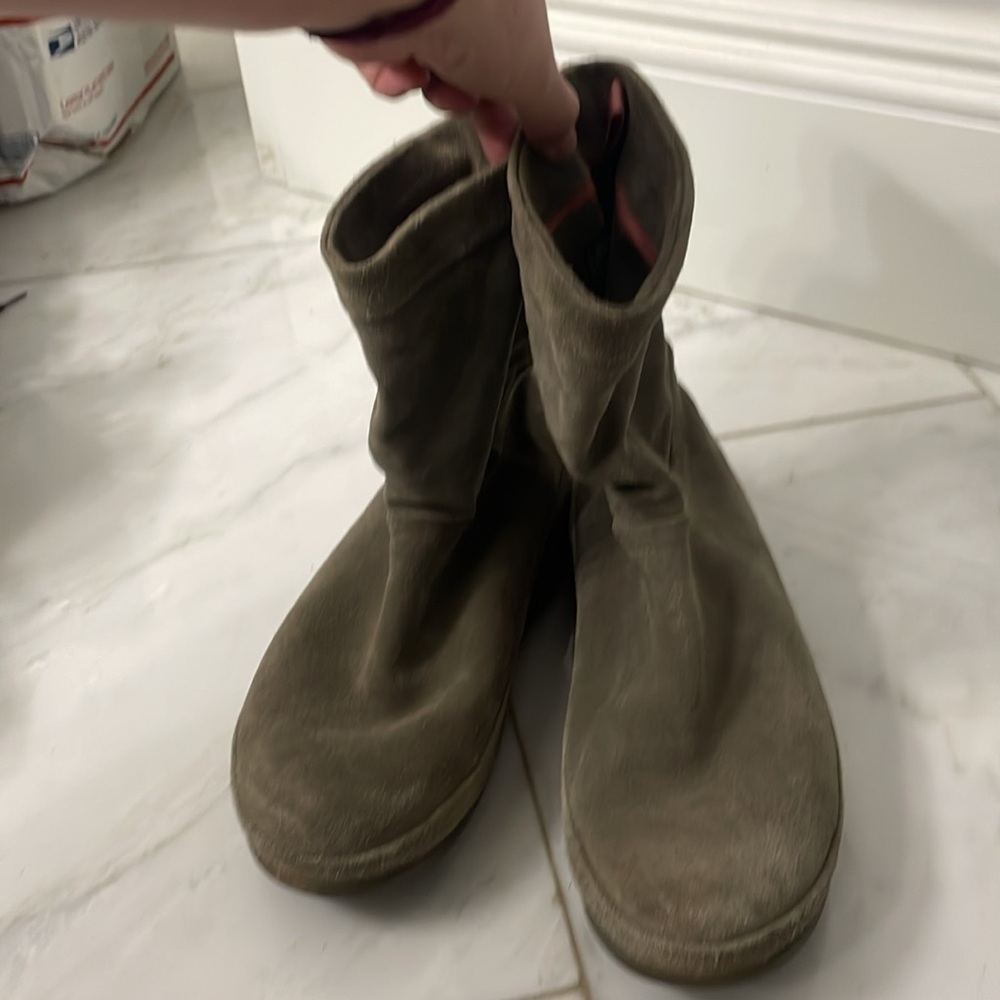 FitFlop, size 9, Crush, taupe suede slouch wedge boot, comfortable warm soft EUC - Picture 6 of 14